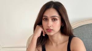 The Rise of Pashmina Roshan: A Look at Her Background and Career