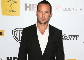 Sullivan Stapleton Biography: Family, Career Highlights, and More